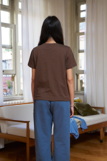 Backside of Banu brown Tshirt from organic cotton. Classic straight fit.
