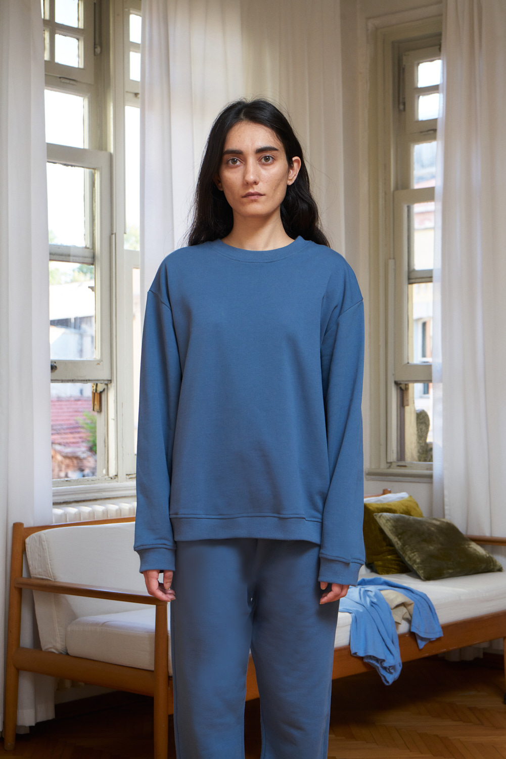 Sea blue coloured organic cotton sweatshirt. Loose fit and rib details on the hemline and sleeves.